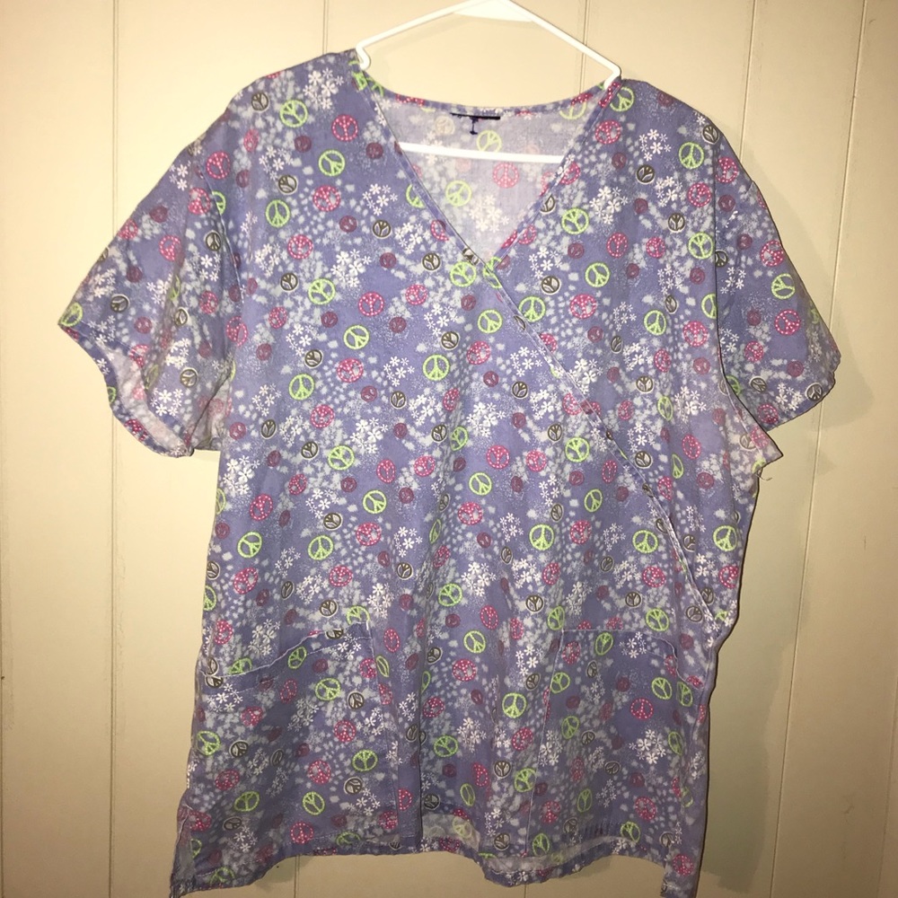 🧡5 for $20🧡 Peace Sign Scrub Top